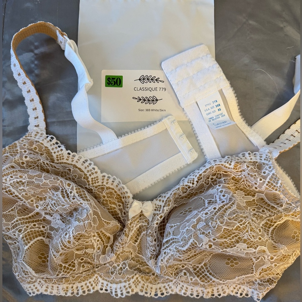Classique 779 white/skin pocketed Bra -New w/sticker tag on plastic - Size 38B